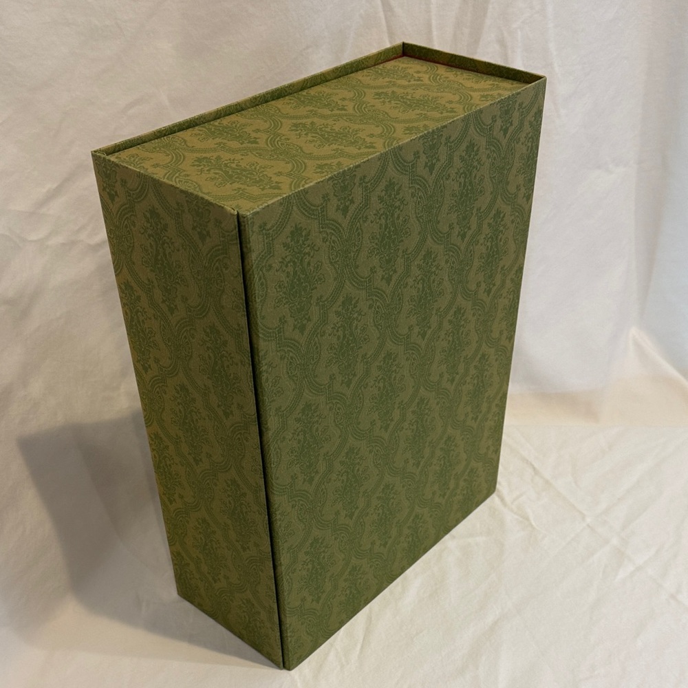 Gucci 100 Green Patterned Gift Box and Dust Bag - Picture 2 of 11